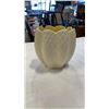 Image 2 : 3 BELLEEK IRELAND CHINA CACHE POTS