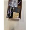 Image 2 : GOLD SCALE, NEW SMART WATCH, 2 MOTOROLA EARPIECES, SMART WATCH AND BAG OF WATCHES