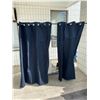 Image 1 : Curtain rod and curtains