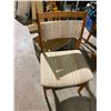 Image 2 : Table and chairs needs some tlc