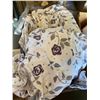 Image 1 : Sheet set queen ? Sheet, gotten and two pillow cases