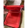Image 2 : Two Pyrex baking pans