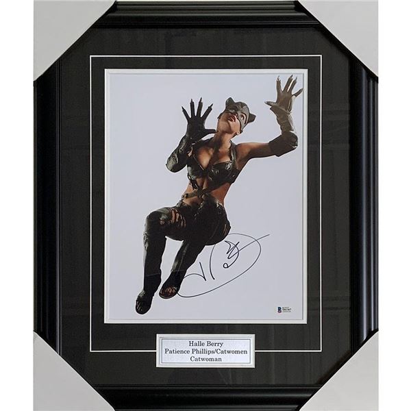 HALLE BERRY SIGNED 16 X 20 CATWOMAN PHOTO ( BECKETT COA)