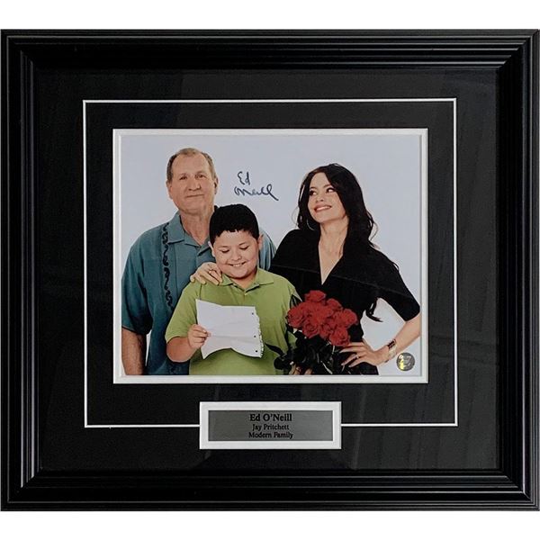 ED ONEIL SIGNED MODERN FAMILY 16 X 20 ( BECKETT COA)