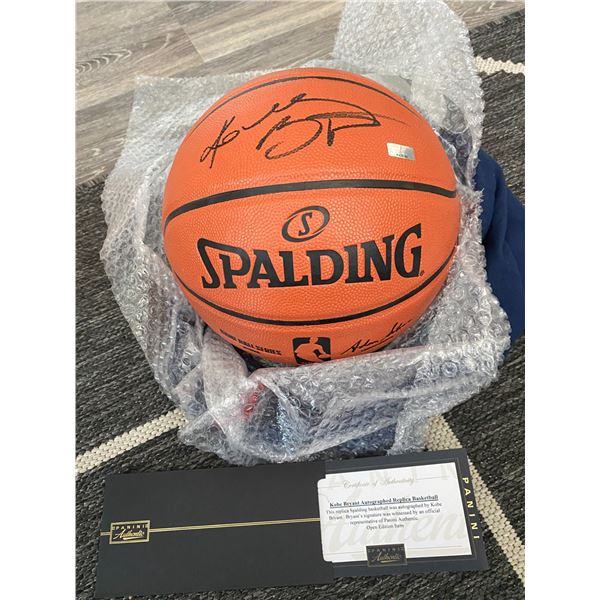 KOBE BRYANT SIGNED SPALDING BASKETBALL ( PANINI COA)