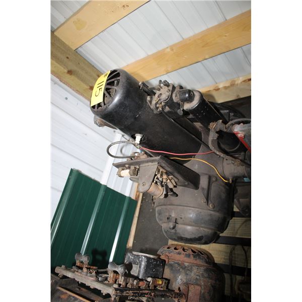 DELCO LIGHT COMPANY GENERATOR 32 VOLT,RUNNING,