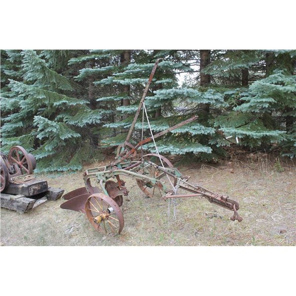 JOHN DEERE 2-BOTTOM PLOW623