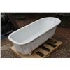 Image 2 : CLAW FOOT BATHTUB