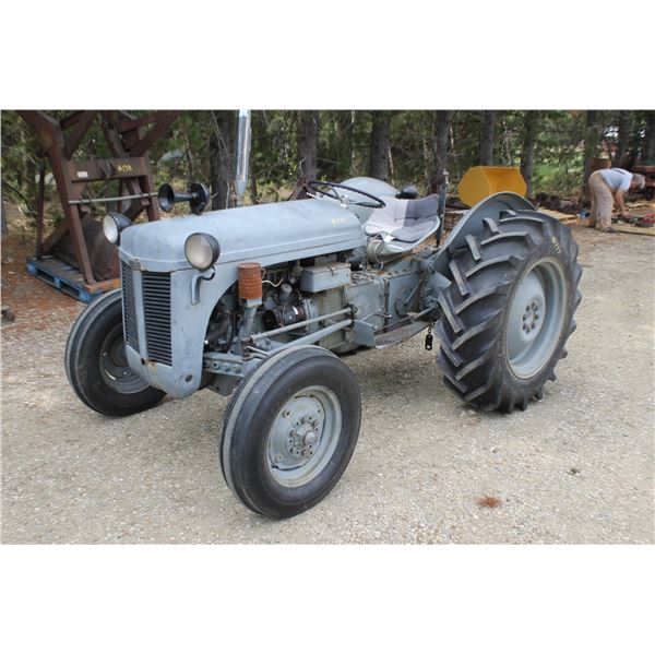 Ferguson Gas tractor 3pt, Restorted, Running  SN TEA127235,