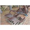 Image 2 : FERGUSON 2-BOTTOM PLOW W/3 POINT HITCH