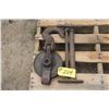 Image 1 : BICYCLE PUMP, SNATCH BLOCK PULLY FOR GIN POLE