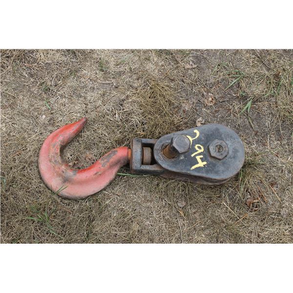 LARGE HOOK W/PULLY