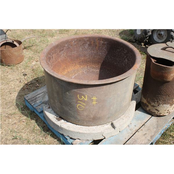 VERY LARGE HEAVY CAST IRON COOKER