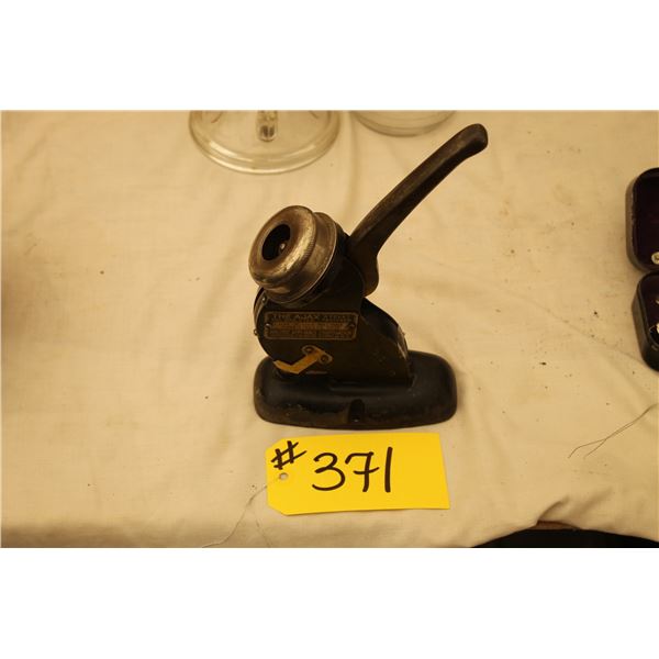 AJAX EYELET FASTENER PATENTED MAR 7, 1916