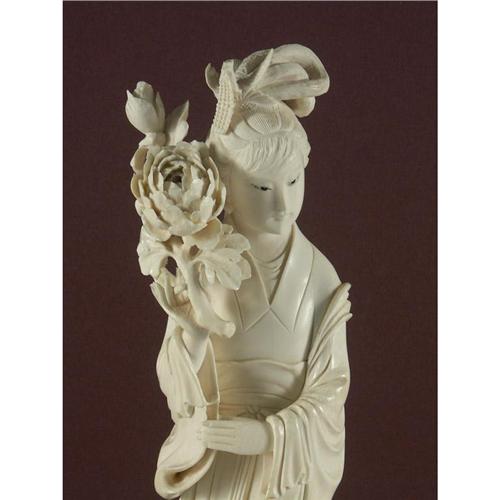 JAPANESE CARVED IVORY FIGURINE WOMAN W/ FLOWERS