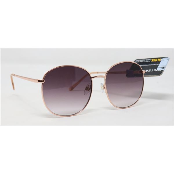 PAIR OF FOSTER GRANT SUNGLASSES
