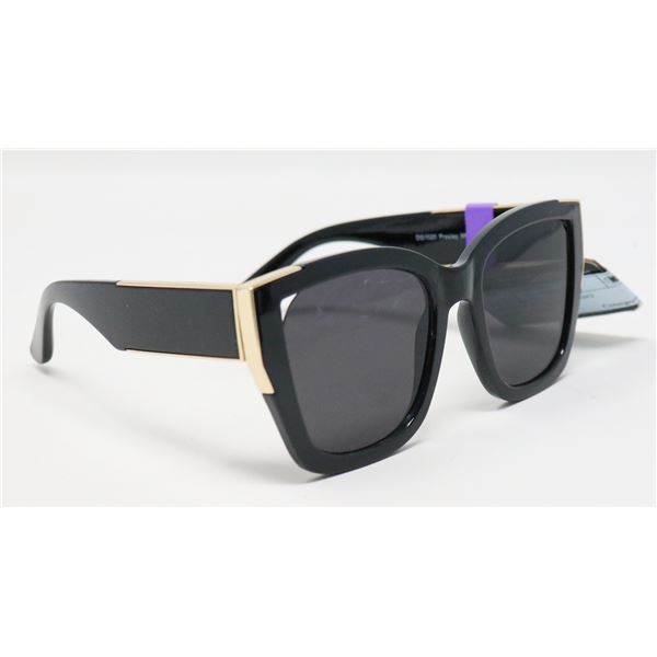 PAIR OF FOSTER GRANT SUNGLASSES