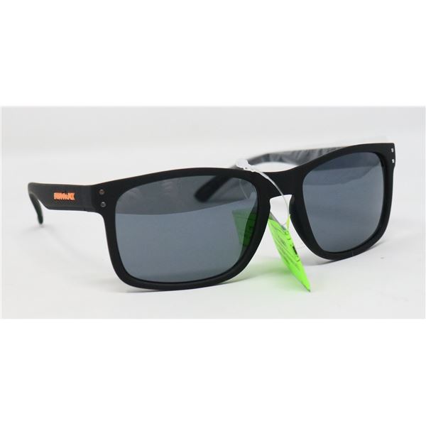 PAIR OF NEW PANAMA JACK SUNGLASSES
