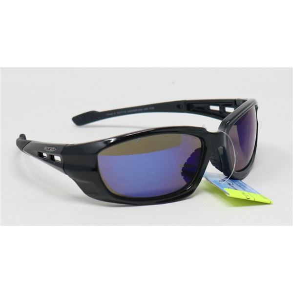 PAIR OF PANAMA JACK SUNGLASSES