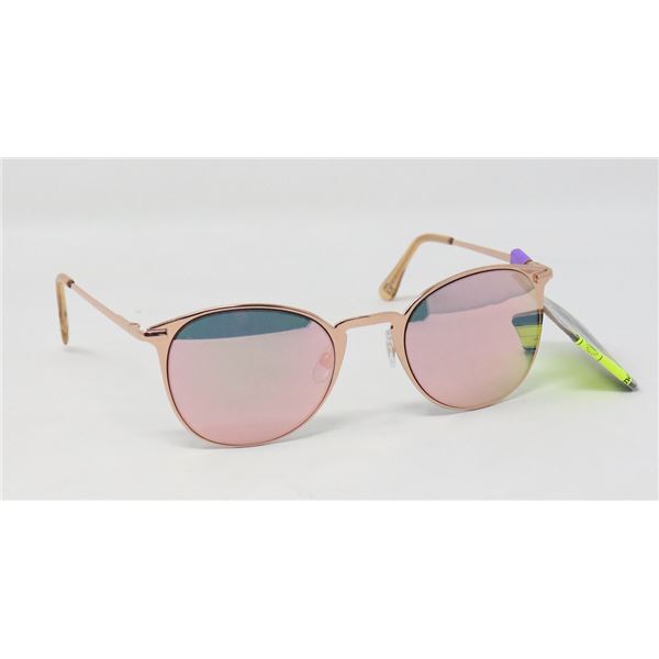 PAIR OF FOSTER GRANT SUNGLASSES