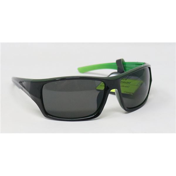 PAIR OF FOSTER GRANT SUNGLASSES