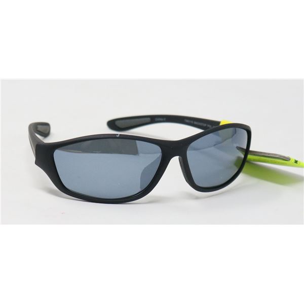 PAIR OF FOSTER GRANT SUNGLASSES