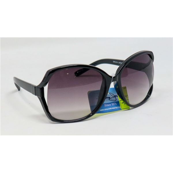 PAIR OF PANAMA JACK SUNGLASSES