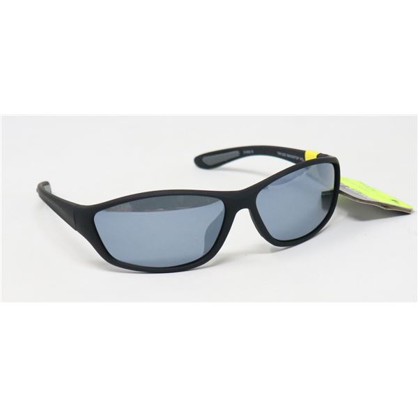 PAIR OF FOSTER GRANT SUNGLASSES