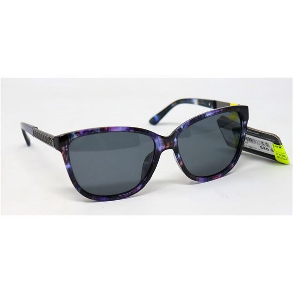 PAIR OF FOSTER GRANT SUNGLASSES