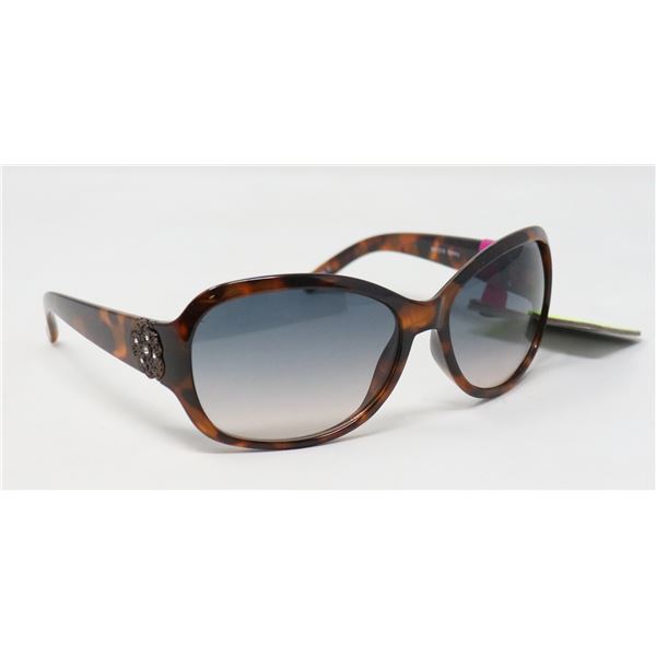 PAIR OF FOSTER GRANT SUNGLASSES