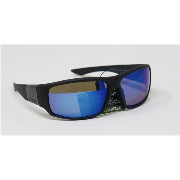 PAIR OF FOSTER GRANT SUNGLASSES