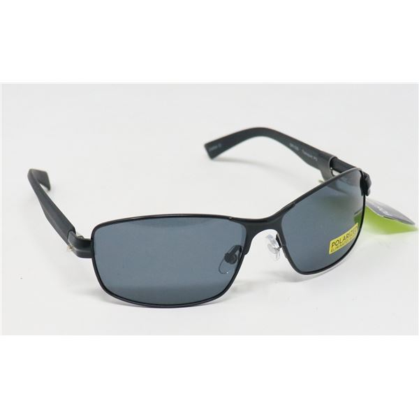 PAIR OF FOSTER GRANT SUNGLASSES