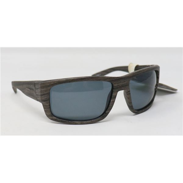 PAIR OF PANAMA JACK SUNGLASSES