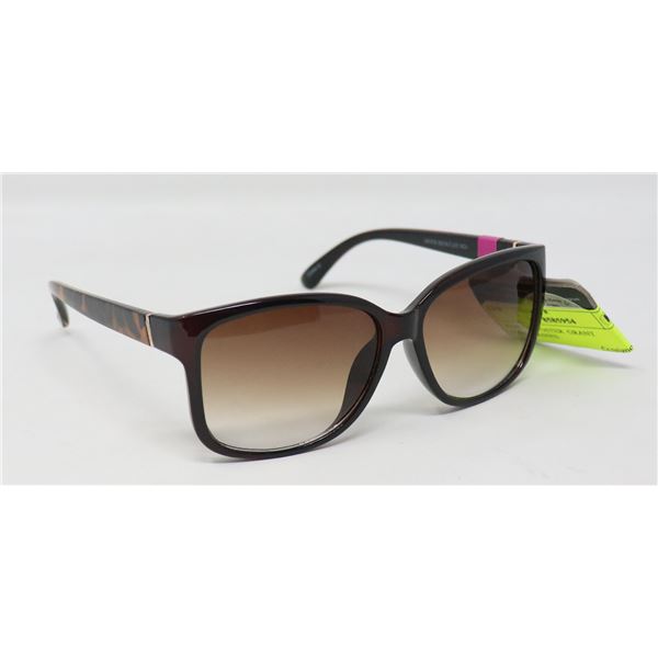 PAIR OF FOSTER  GRANT SUNGLASSES
