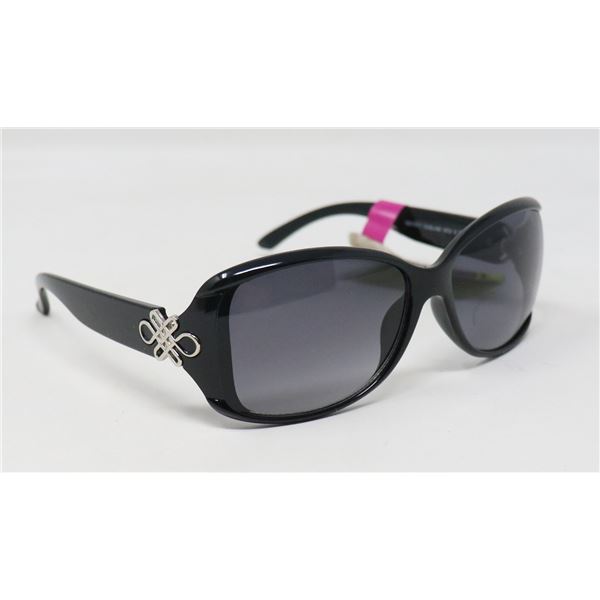 PAIR OF FOSTER  GRANT SUNGLASSES