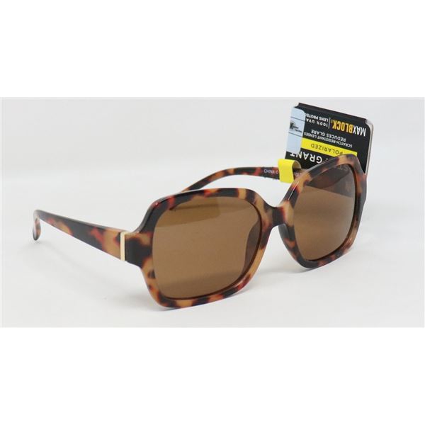 PAIR OF FOSTER GRANT SUNGLASSES