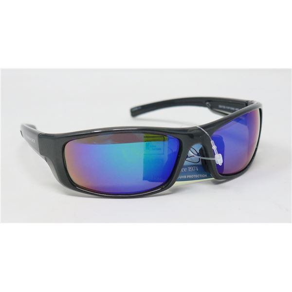 PAIR OF PANAMA JACK SUNGLASSES
