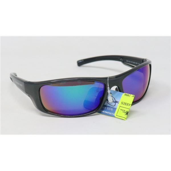 PAIR OF PANAMA JACK SUNGLASSES