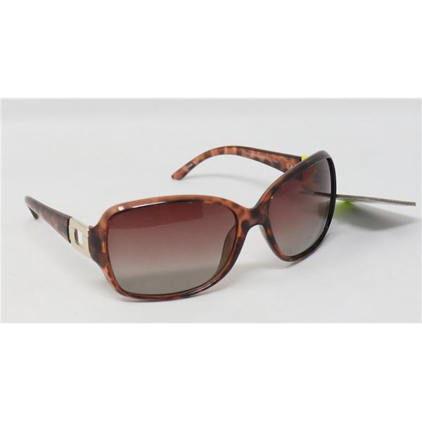 PAIR OF FOSTER GRANT SUNGLASSES