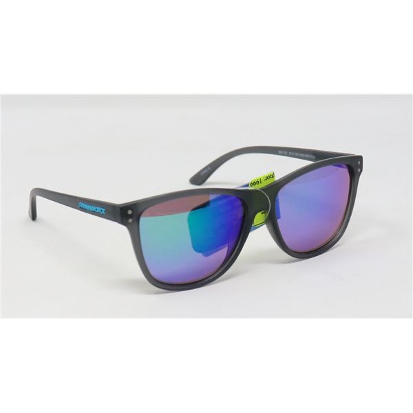 PAIR OF PANAMA JACK SUNGLASSES
