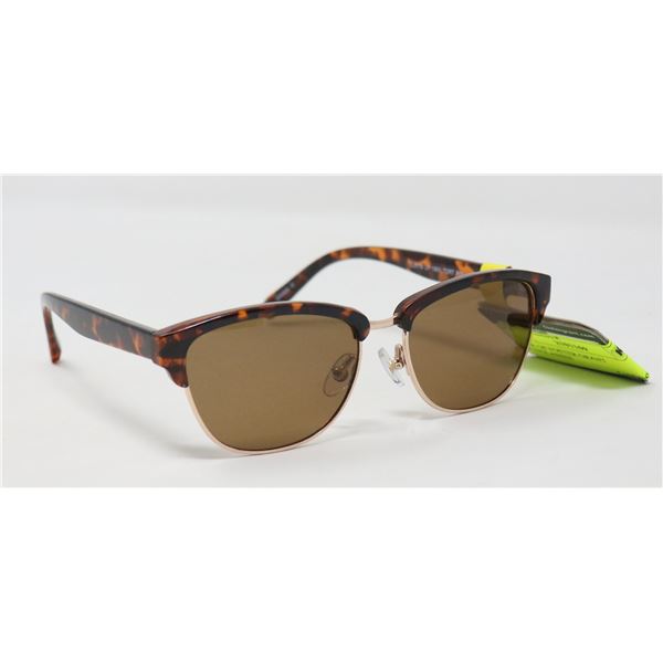 PAIR OF FOSTER GRANT SUNGLASSES