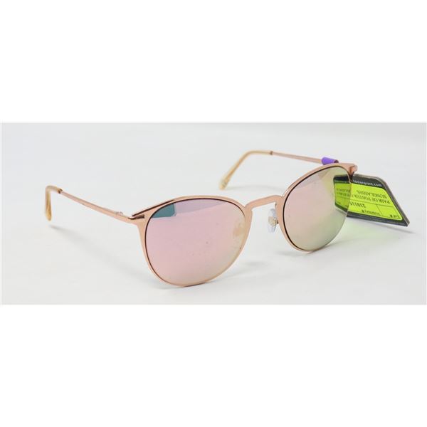 PAIR OF FOSTER GRANT SUNGLASSES