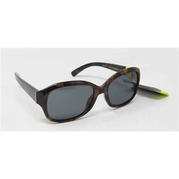 PAIR OF FOSTER GRANT SUNGLASSES