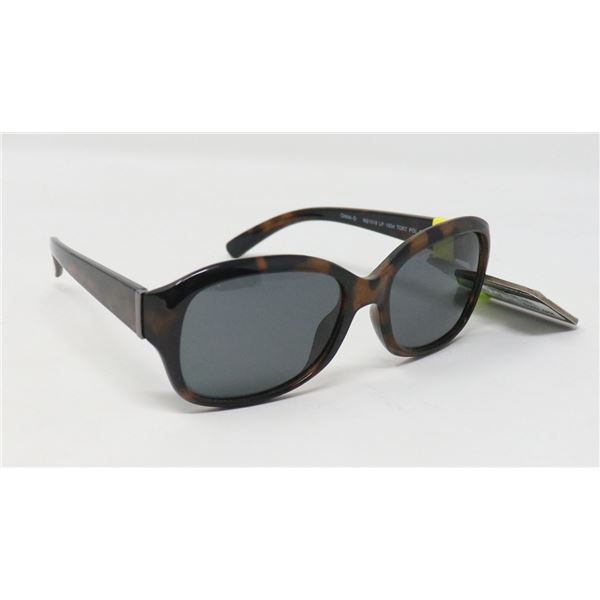 PAIR OF FOSTER GRANT SUNGLASSES