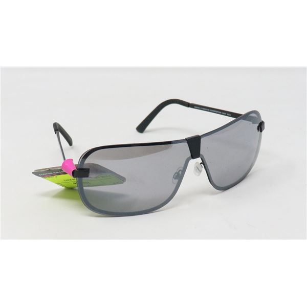 PAIR OF FOSTER GRANT SUNGLASSES