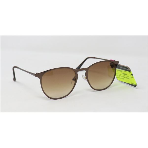 PAIR OF FOSTER GRANT SUNGLASSES