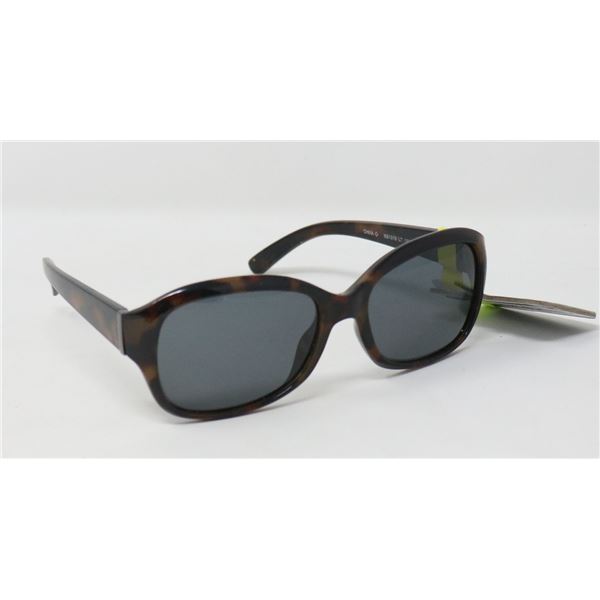 PAIR OF FOSTER GRANT SUNGLASSES