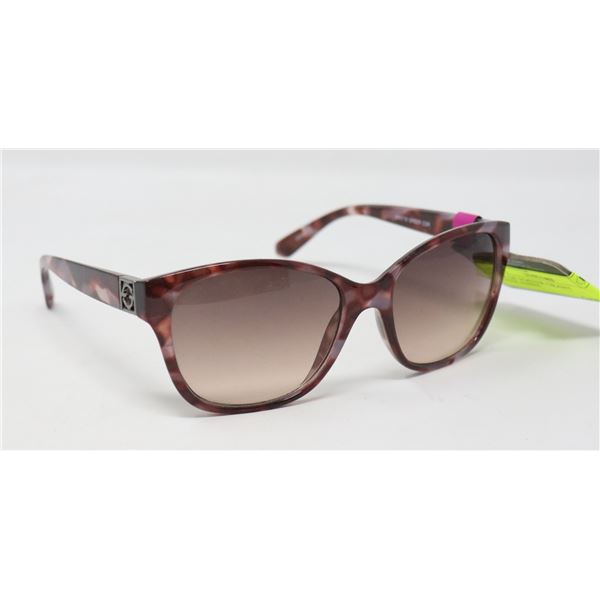 PAIR OF FOSTER GRANT SUNGLASSES