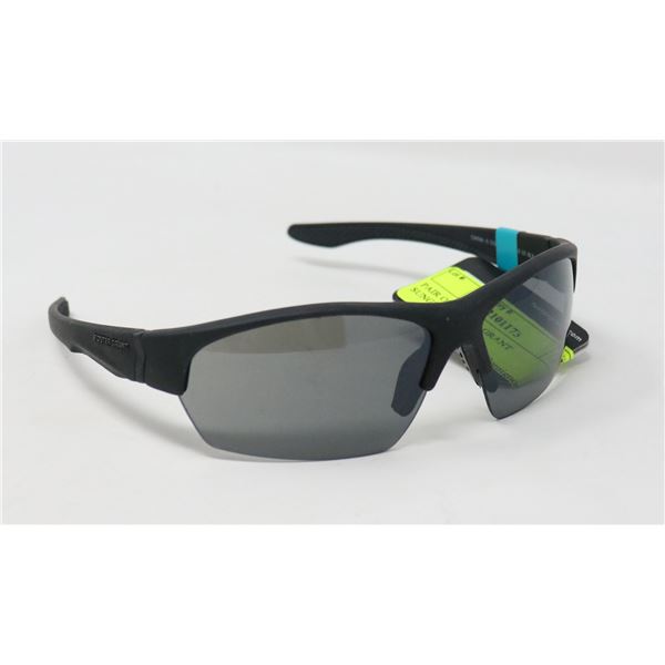 PAIR OF FOSTER GRANT SUNGLASSES