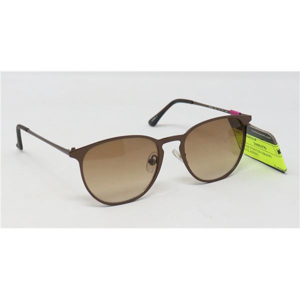 PAIR OF FOSTER GRANT SUNGLASSES